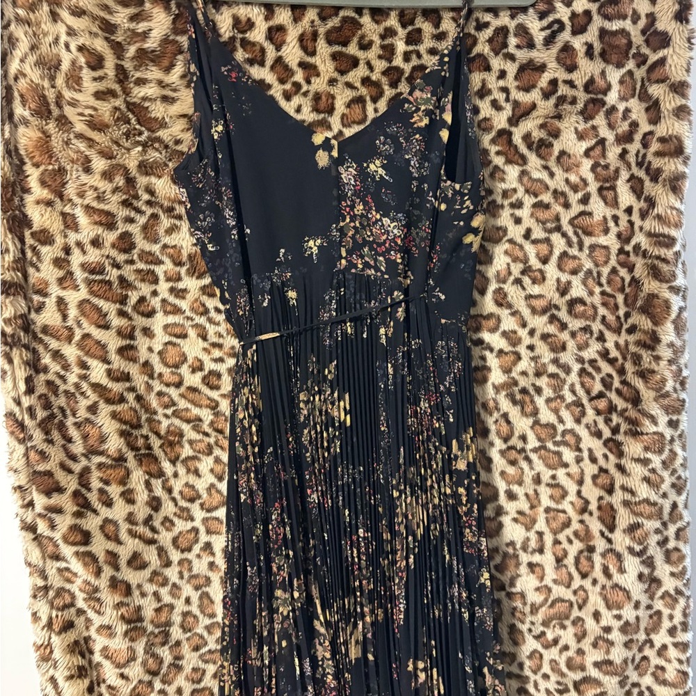 Aritzia Wilfred Beaune Pleated Black Floral Midi Wrap Dress - Picture 5 of 5